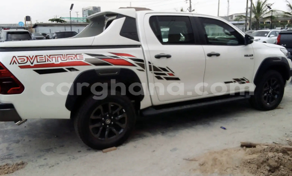 Sayi Na hannu Toyota Hilux White Mota in Accra a Greater Accra Sayi Na hannu Toyota Hilux White Mota in Accra a Greater Accra