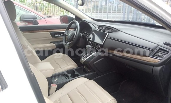 Ra Àlòkù Honda CR–V funfun Ọkọ̀ in Accra ni Greater Accra Ra Àlòkù Honda CR–V funfun Ọkọ̀ in Accra ni Greater Accra