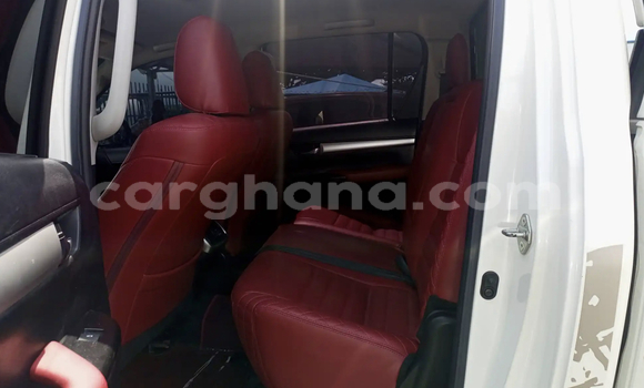 Sayi Na hannu Toyota Hilux White Mota in Accra a Greater Accra Sayi Na hannu Toyota Hilux White Mota in Accra a Greater Accra