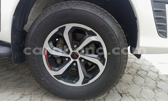 Sayi Na hannu Toyota Hilux White Mota in Accra a Greater Accra Sayi Na hannu Toyota Hilux White Mota in Accra a Greater Accra