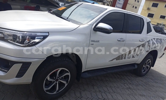 Sayi Na hannu Toyota Hilux White Mota in Accra a Greater Accra Sayi Na hannu Toyota Hilux White Mota in Accra a Greater Accra