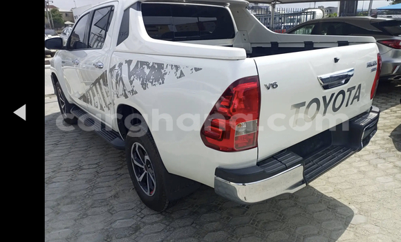Sayi Na hannu Toyota Hilux White Mota in Accra a Greater Accra Sayi Na hannu Toyota Hilux White Mota in Accra a Greater Accra