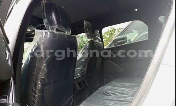 Buy Used Land Rover Range Rover Velar White Car in Accra in Greater Accra Buy Used Land Rover Range Rover Velar White Car in Accra in Greater Accra