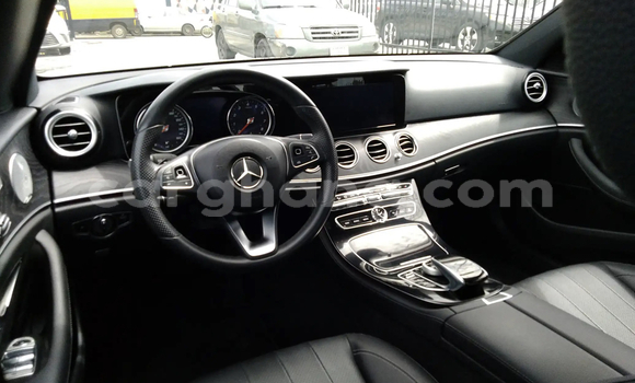 Ra Àlòkù Mercedes‒Benz E–Class Silver Ọkọ̀ in Accra ni Greater Accra Ra Àlòkù Mercedes‒Benz E–Class Silver Ọkọ̀ in Accra ni Greater Accra