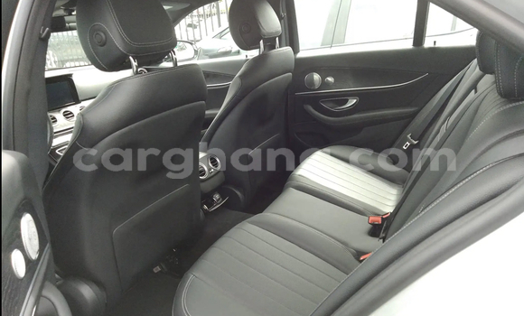 Ra Àlòkù Mercedes‒Benz E–Class Silver Ọkọ̀ in Accra ni Greater Accra Ra Àlòkù Mercedes‒Benz E–Class Silver Ọkọ̀ in Accra ni Greater Accra