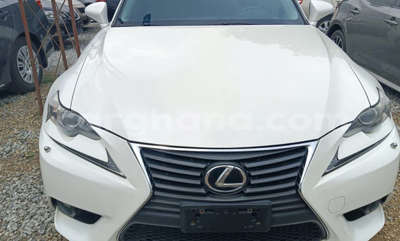 Ra Àlòkù Lexus IS funfun Ọkọ̀ in Accra ni Greater Accra Ra Àlòkù Lexus IS funfun Ọkọ̀ in Accra ni Greater Accra