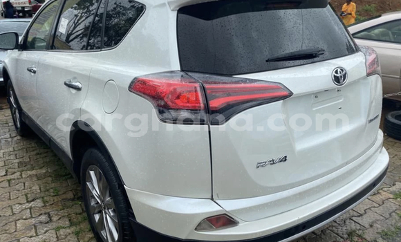 Buy Used Toyota RAV4 White Car in Accra in Greater Accra Buy Used Toyota RAV4 White Car in Accra in Greater Accra