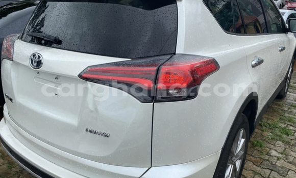 Buy Used Toyota RAV4 White Car in Accra in Greater Accra Buy Used Toyota RAV4 White Car in Accra in Greater Accra