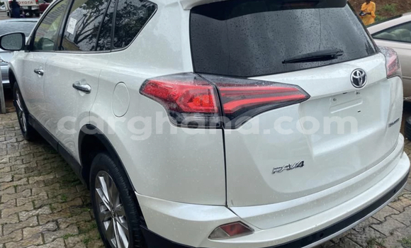 Buy Used Toyota RAV4 White Car in Accra in Greater Accra Buy Used Toyota RAV4 White Car in Accra in Greater Accra