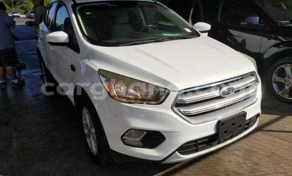 Ra Àlòkù Ford Escape funfun Ọkọ̀ in Accra ni Greater Accra