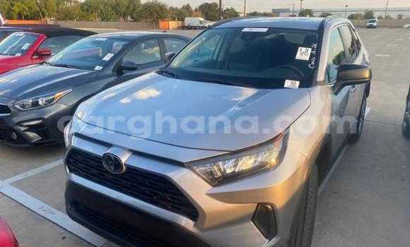 Sayi Na hannu Toyota RAV4 Azurfa Mota in Accra a Greater Accra