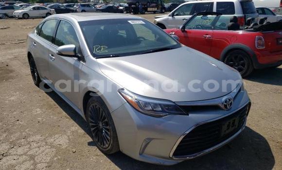 Sayi Na hannu Toyota Avalon Azurfa Mota in Accra a Greater Accra