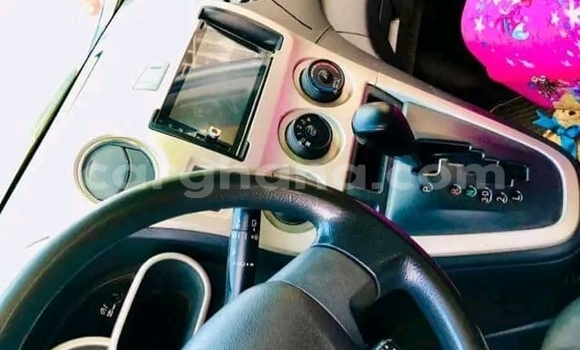 Buy Used Pontiac Vibe White Car in Accra in Greater Accra Buy Used Pontiac Vibe White Car in Accra in Greater Accra