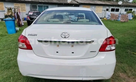 Ra Àlòkù Toyota Belta funfun Ọkọ̀ in Accra ni Greater Accra Ra Àlòkù Toyota Belta funfun Ọkọ̀ in Accra ni Greater Accra