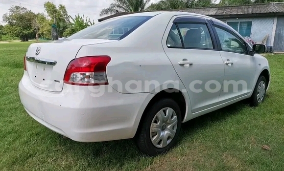 Ra Àlòkù Toyota Belta funfun Ọkọ̀ in Accra ni Greater Accra Ra Àlòkù Toyota Belta funfun Ọkọ̀ in Accra ni Greater Accra