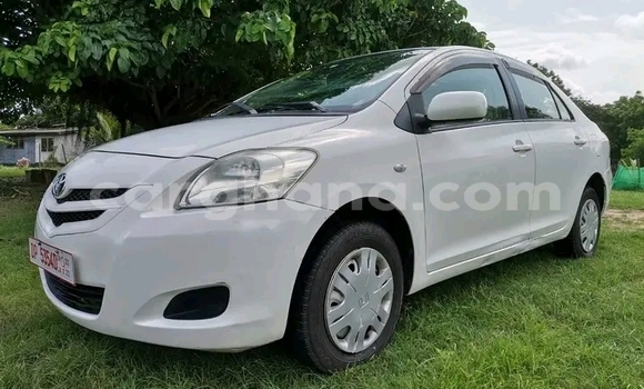 Ra Àlòkù Toyota Belta funfun Ọkọ̀ in Accra ni Greater Accra Ra Àlòkù Toyota Belta funfun Ọkọ̀ in Accra ni Greater Accra