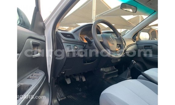 Ra Imported Mitsubishi L200 funfun Ọkọ̀ in Import - Dubai ni Ashanti Ra Imported Mitsubishi L200 funfun Ọkọ̀ in Import - Dubai ni Ashanti