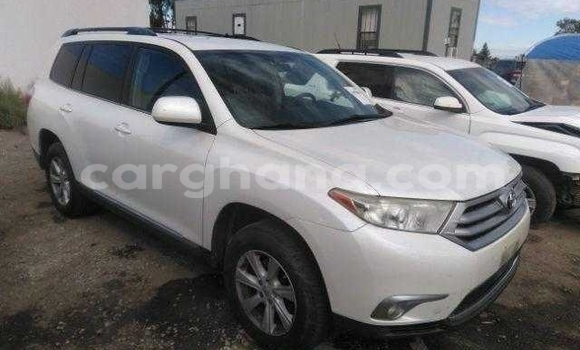 Sayi Na hannu Toyota Highlander White Mota in Accra a Greater Accra Sayi Na hannu Toyota Highlander White Mota in Accra a Greater Accra
