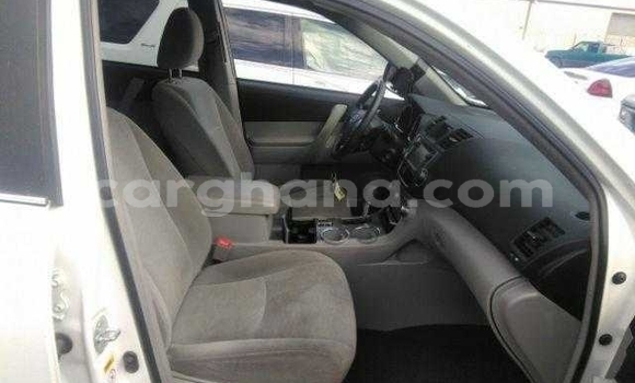 Sayi Na hannu Toyota Highlander White Mota in Accra a Greater Accra Sayi Na hannu Toyota Highlander White Mota in Accra a Greater Accra