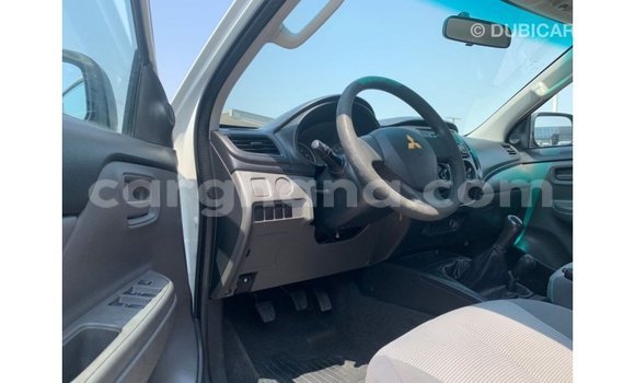 Ra Imported Mitsubishi L200 funfun Ọkọ̀ in Import - Dubai ni Ashanti Ra Imported Mitsubishi L200 funfun Ọkọ̀ in Import - Dubai ni Ashanti