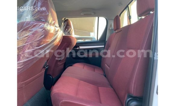 Sayi Imported Toyota Hilux White Mota in Import - Dubai a Ashanti Sayi Imported Toyota Hilux White Mota in Import - Dubai a Ashanti