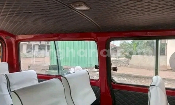 Sayi Na hannu Toyota HiAce Red Babbar mota in Ada a Gabas Sayi Na hannu Toyota HiAce Red Babbar mota in Ada a Gabas