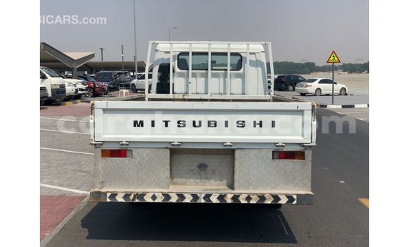 Ra Imported Mitsubishi i funfun Ọkọ̀ in Import - Dubai ni Ashanti Ra Imported Mitsubishi i funfun Ọkọ̀ in Import - Dubai ni Ashanti