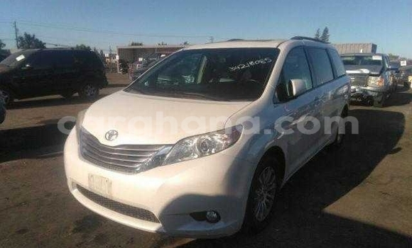 Buy Used Toyota Sienna White Car in Accra in Greater Accra Buy Used Toyota Sienna White Car in Accra in Greater Accra