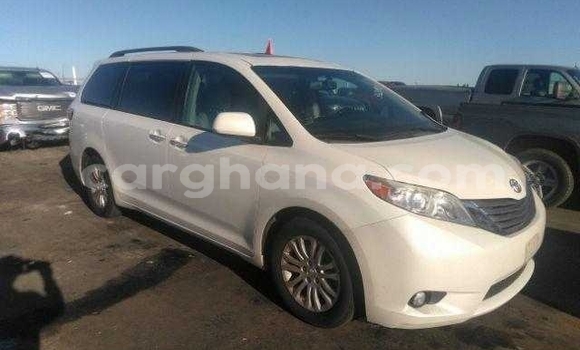 Buy Used Toyota Sienna White Car in Accra in Greater Accra Buy Used Toyota Sienna White Car in Accra in Greater Accra