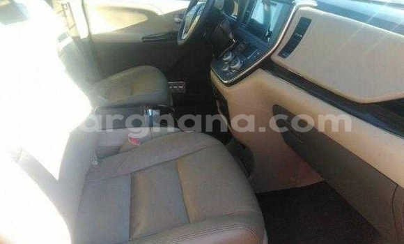 Buy Used Toyota Sienna White Car in Accra in Greater Accra Buy Used Toyota Sienna White Car in Accra in Greater Accra