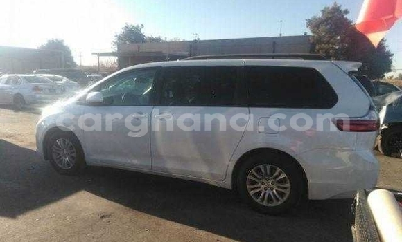 Buy Used Toyota Sienna White Car in Accra in Greater Accra Buy Used Toyota Sienna White Car in Accra in Greater Accra