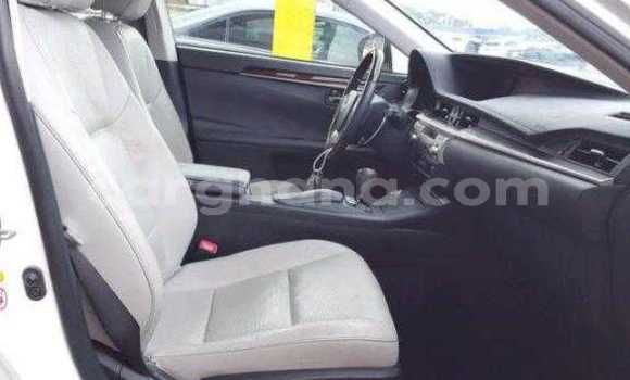 Sayi Na hannu Lexus ES White Mota in Accra a Greater Accra Sayi Na hannu Lexus ES White Mota in Accra a Greater Accra