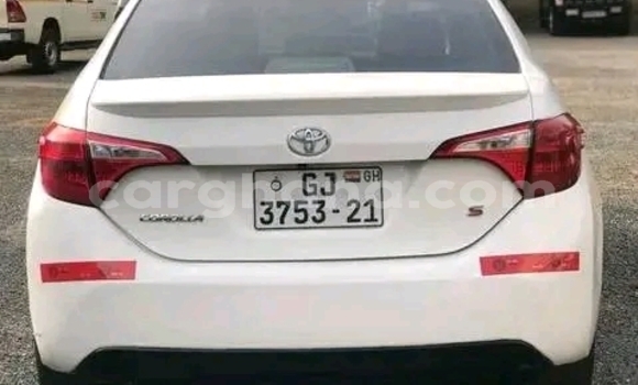 Ra Àlòkù Toyota Corolla funfun Ọkọ̀ in Accra ni Greater Accra Ra Àlòkù Toyota Corolla funfun Ọkọ̀ in Accra ni Greater Accra