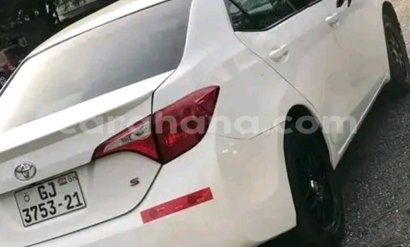 Ra Àlòkù Toyota Corolla funfun Ọkọ̀ in Accra ni Greater Accra Ra Àlòkù Toyota Corolla funfun Ọkọ̀ in Accra ni Greater Accra