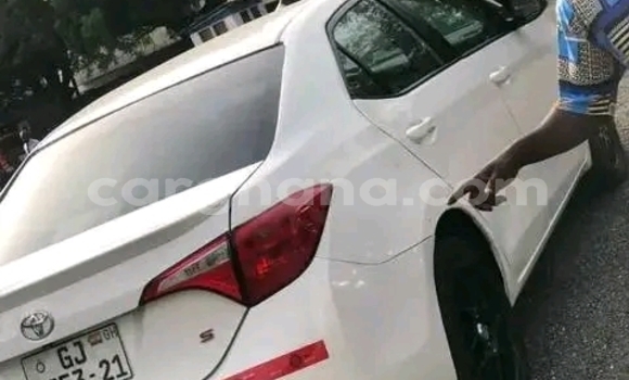 Ra Àlòkù Toyota Corolla funfun Ọkọ̀ in Accra ni Greater Accra Ra Àlòkù Toyota Corolla funfun Ọkọ̀ in Accra ni Greater Accra