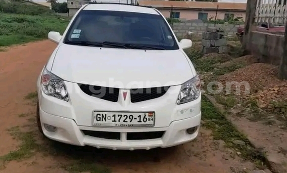 Buy Used Pontiac Vibe White Car in Accra in Greater Accra