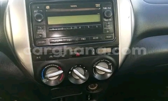 Sayi Na hannu Toyota RAV4 Azurfa Mota in Accra a Greater Accra Sayi Na hannu Toyota RAV4 Azurfa Mota in Accra a Greater Accra
