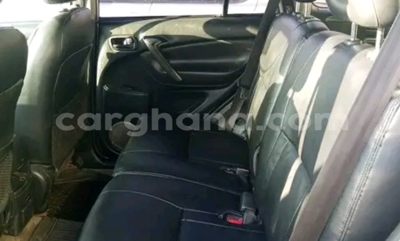 Sayi Na hannu Toyota RAV4 Azurfa Mota in Accra a Greater Accra Sayi Na hannu Toyota RAV4 Azurfa Mota in Accra a Greater Accra