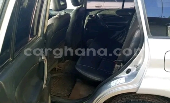 Sayi Na hannu Toyota RAV4 Azurfa Mota in Accra a Greater Accra Sayi Na hannu Toyota RAV4 Azurfa Mota in Accra a Greater Accra