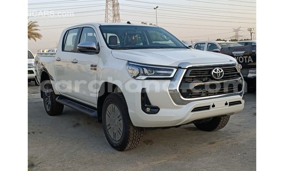 Sayi Imported Toyota Hilux White Mota in Import - Dubai a Ashanti Sayi Imported Toyota Hilux White Mota in Import - Dubai a Ashanti