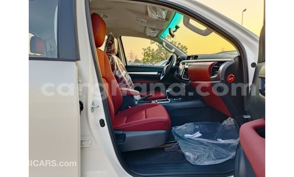 Sayi Imported Toyota Hilux White Mota in Import - Dubai a Ashanti Sayi Imported Toyota Hilux White Mota in Import - Dubai a Ashanti