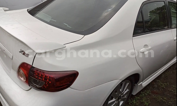 Ra Àlòkù Toyota Corolla funfun Ọkọ̀ in Accra ni Greater Accra Ra Àlòkù Toyota Corolla funfun Ọkọ̀ in Accra ni Greater Accra