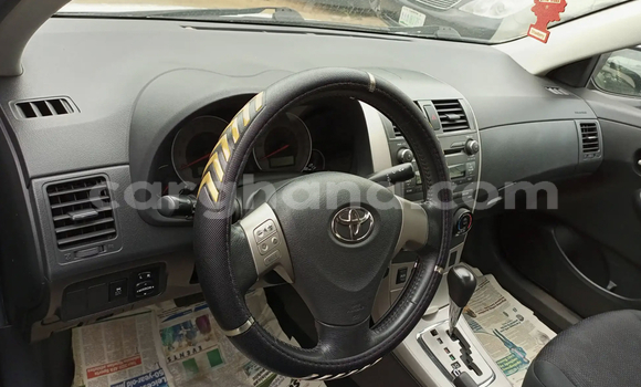 Ra Àlòkù Toyota Corolla funfun Ọkọ̀ in Accra ni Greater Accra Ra Àlòkù Toyota Corolla funfun Ọkọ̀ in Accra ni Greater Accra