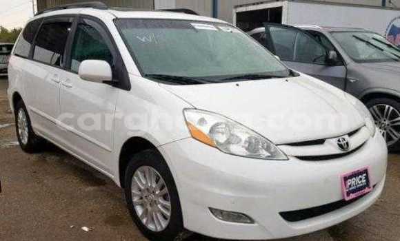 Buy Used Toyota Sienna White Car in Accra in Greater Accra
