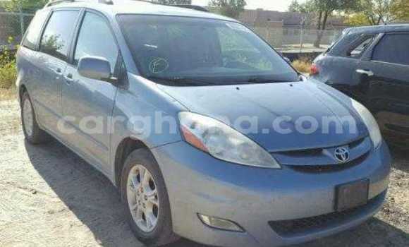 Buy Used Toyota Sienna Blue Car in Accra in Greater Accra