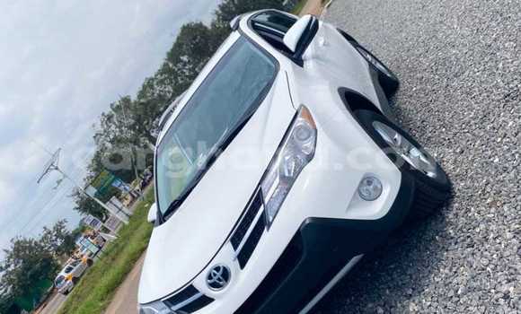 Sayi Na hannu Toyota RAV4 White Mota in Tema a Greater Accra