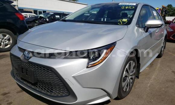 Sayi Na hannu Toyota Corolla Azurfa Mota in Accra a Greater Accra