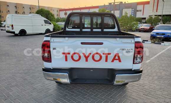 Ra Àlòkù Toyota Hilux funfun Ọkọ̀ in Sekondi–Takoradi Metropolitan ni Oorun Ra Àlòkù Toyota Hilux funfun Ọkọ̀ in Sekondi–Takoradi Metropolitan ni Oorun