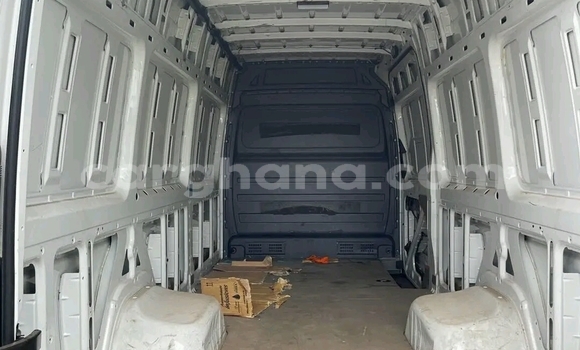 Sayi Na hannu Mercedes-Benz 740Li White Mota in Sekondi–Takoradi Metropolitan a Yamma Sayi Na hannu Mercedes-Benz 740Li White Mota in Sekondi–Takoradi Metropolitan a Yamma