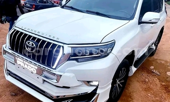 Sayi Na hannu Toyota Land Cruiser Prado White Mota in Accra a Greater Accra